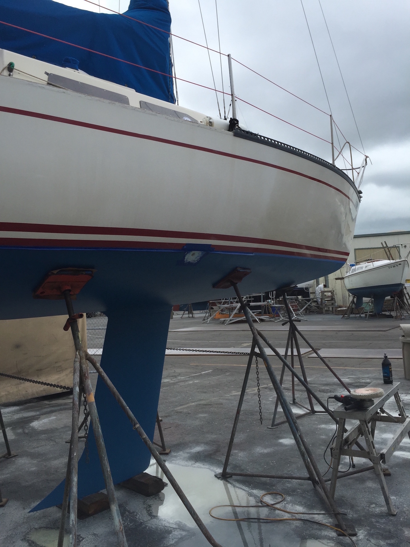 New bottom paint and thru hull.
Almost done polishing topsides. You can see the before and after.