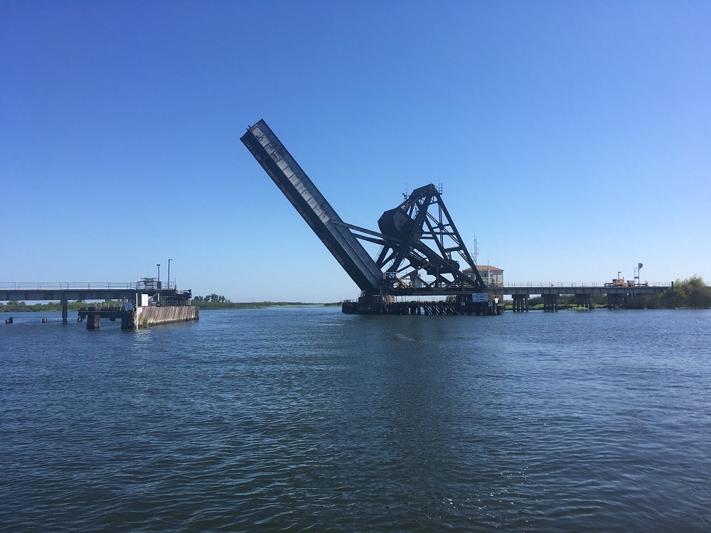 Name:  Bascule bridge over Old River.JPG
Views: 1298
Size:  216.4 KB